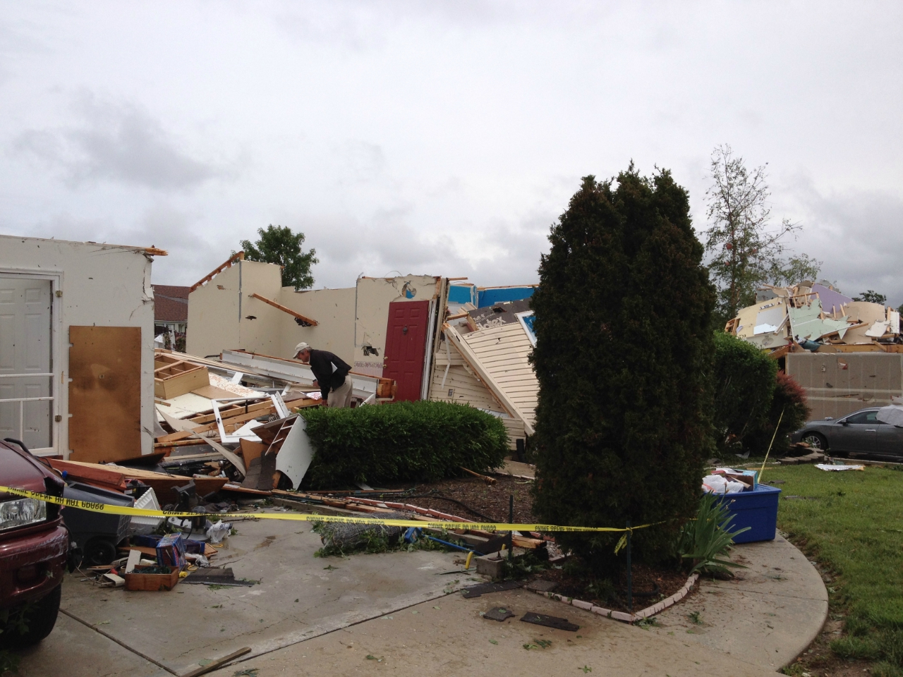 EF3 Tornado destroys a well-built home using wood-frame construction. Only interior rooms remain. Courtesy Wikipedia